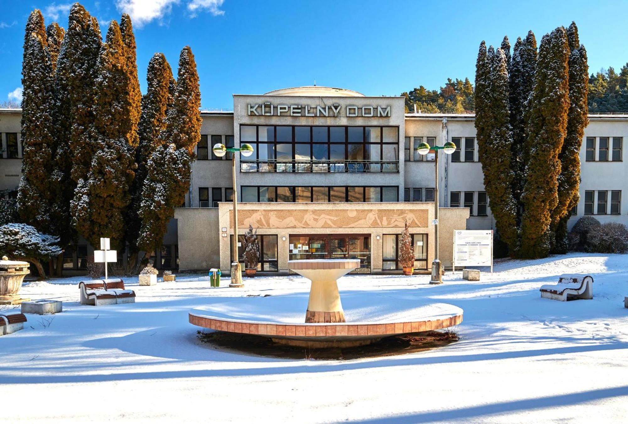 Hotel Palace - Kupele スリアチ エクステリア 写真