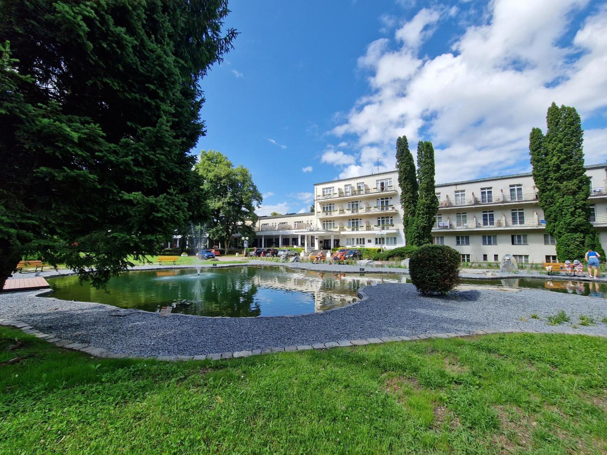 Hotel Palace - Kupele スリアチ エクステリア 写真