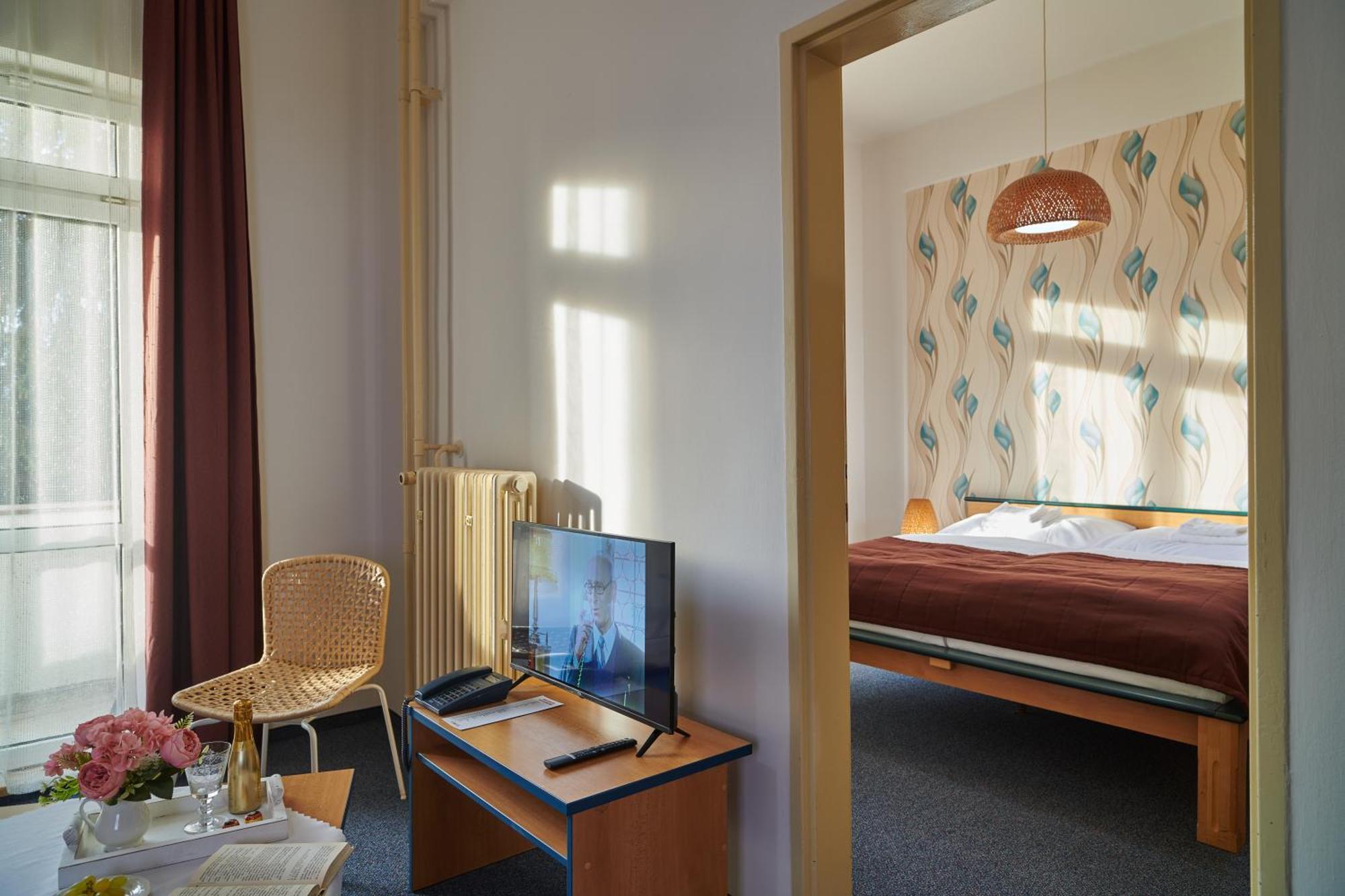 Hotel Palace - Kupele スリアチ エクステリア 写真