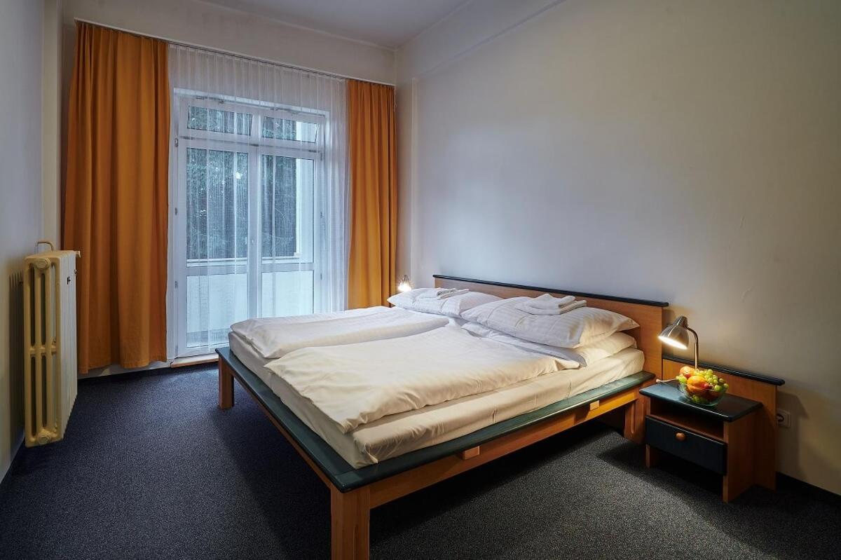 Hotel Palace - Kupele スリアチ エクステリア 写真