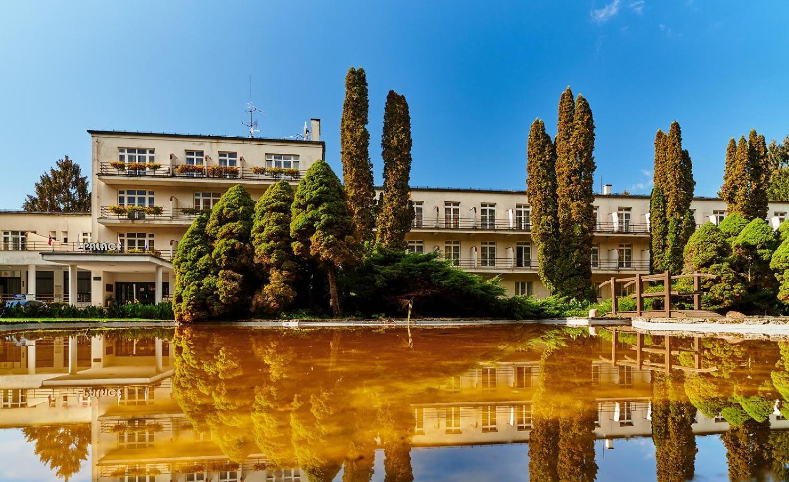 Hotel Palace - Kupele スリアチ エクステリア 写真